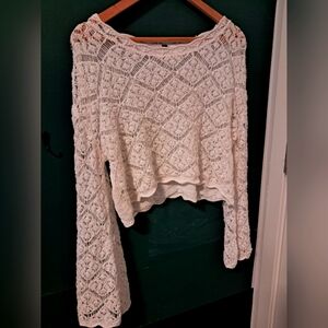 Long sleeve crop top with lace, L